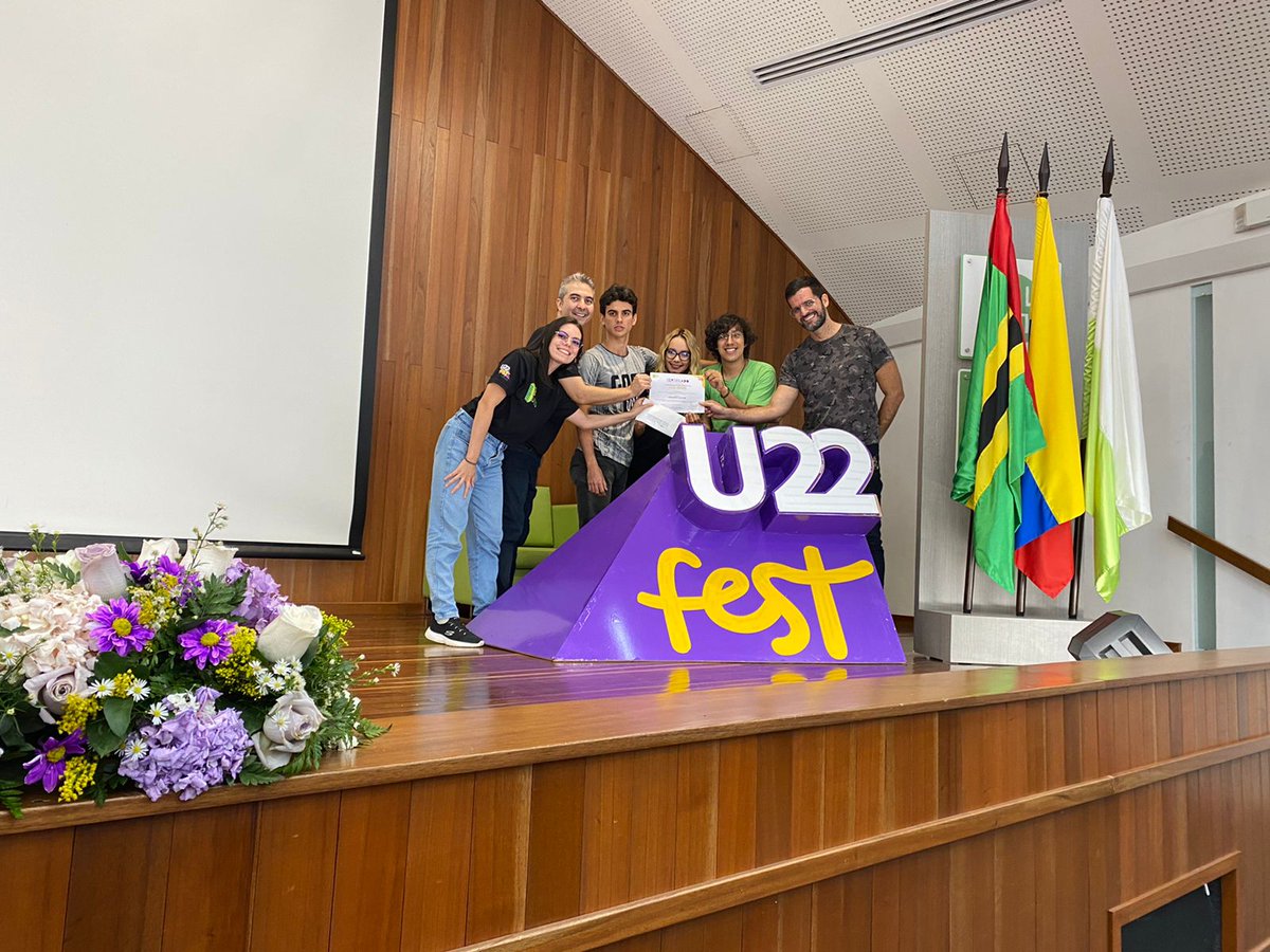 EIMCM_UIS's tweet photo. El equipo EcoReUIS conformado por los estudiantes @UIS Javier, Natalia, Daniela, Daniel, Elizabeth y Sebastian, coordinado por los Profesores Sergio Blanco y Óscar Bohorquez, ganan el 1er premio en #U22Fest 🚀 con su proyecto de fabricación de bloques con plástico reciclado ♻️💚 https://t.co/Jorqa8oFAJ