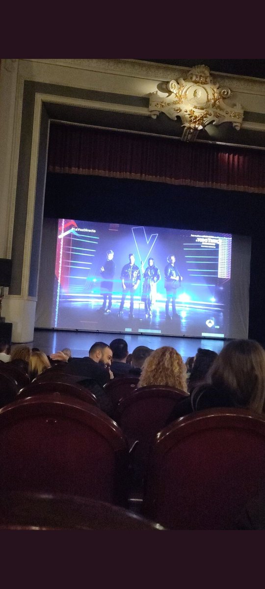 saray__97's tweet photo. Viendo #LaVozDirecto desde el teatro @Chantal_7058 @Cathe_Brotons @SamLopezP https://t.co/I9fptPoctk
