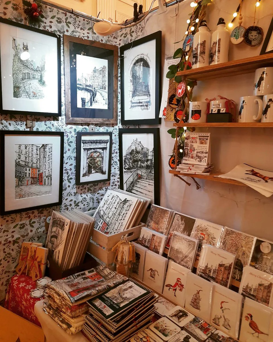 EdinburghFoxInk's tweet image. I'm all set up at the gorgeous Assembly Rooms in the Ball Room. Swing by if you are in town. Soooo much to see here! Really lovely 😍 @3d2devents
Maybe see you tomorrow!!! #Christmas #edinburghchristmas #assemblyroomsedinburgh #Edinburgh #urbanfox #localartists