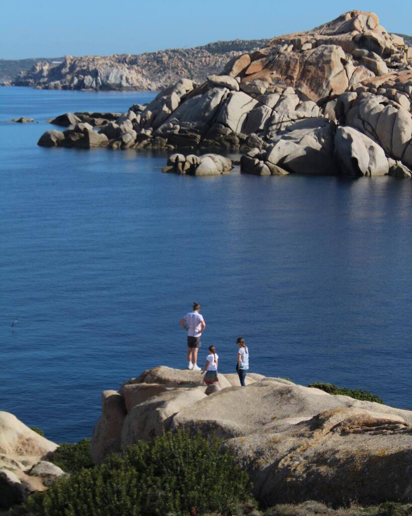 Le rocce di Capo Testa. Il promontorio roccioso che si affaccia e Bocche di Bonifacio e dal quale si ammira la costa della Corsica.

#unsardoingiro

#capotesta #capotestasantateresa #santateresagallura #santateresagalluraexperience #galluraturismo #gallu… instagr.am/p/ClrlSgPNtMJ/
