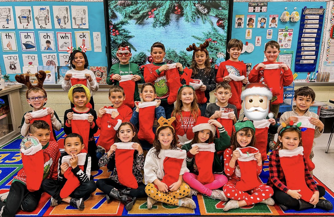 Mrs_Casaletto's tweet photo. Our stockings are packed and ready to be sent to our military heroes for Christmas! The students LOVED making cards and packing their stocking! Thanks to the best parents for the generous donations! 🎄🎅🏻❤️@CCSPrincipal @soldiersangels #ccspride #laceypop #firstgradeisthebestgrade https://t.co/ly50lLWBwZ