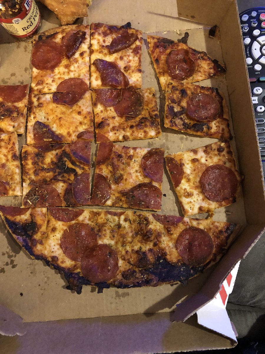 JustDoJay_'s tweet photo. @dominos come on now dominos. Lol I could’ve made a pizza better than this 🤦🏾‍♂️ https://t.co/bXtfujF8tK