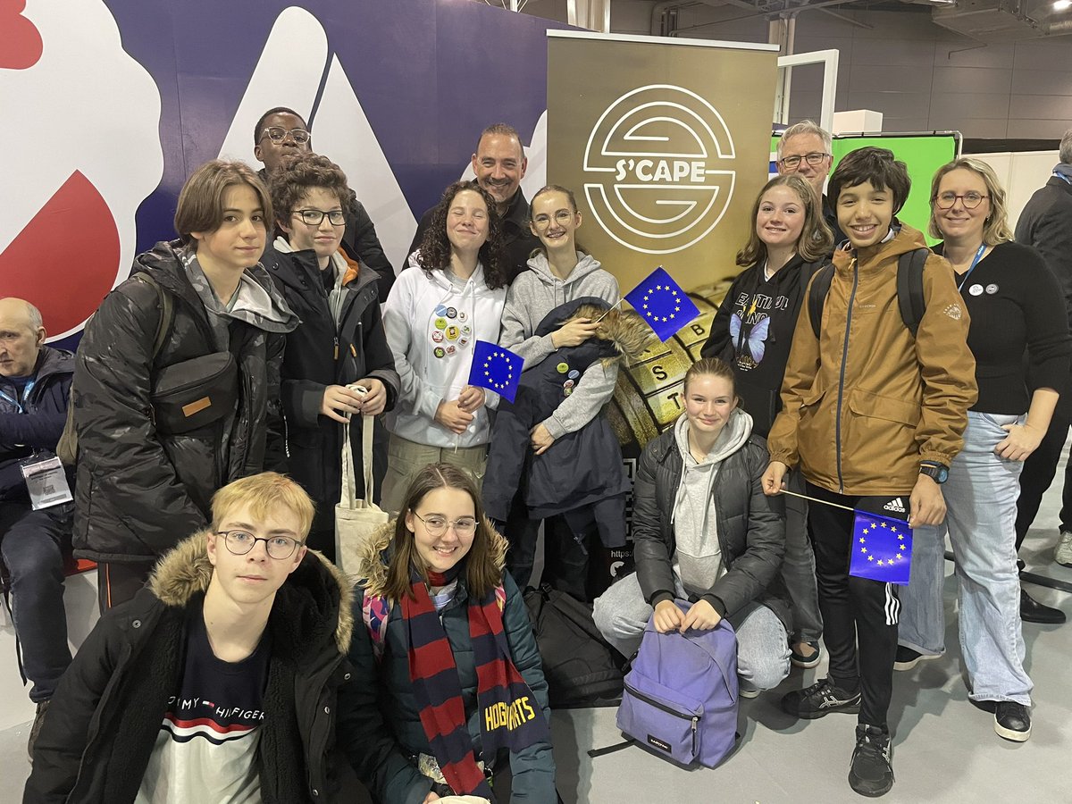 Grosse journée pour des élèves du collège du Fort de <a href="/villesucy/">Ville de Sucy</a> qui ont présenté leurs projets  #escapegame et #maquette au salon <a href="/educatechexpo/">Educatech Expo</a>. Utilisation de carte microbits et du #geoportail de <a href="/IGNFrance/">IGN France</a>. Rencontre avec <a href="/ScapEdu/">S'CAPE</a>.  <a href="/AcCreteil/">Académie de Créteil</a> Cc <a href="/SJanaszewicz/">sébastien janaszewicz</a>