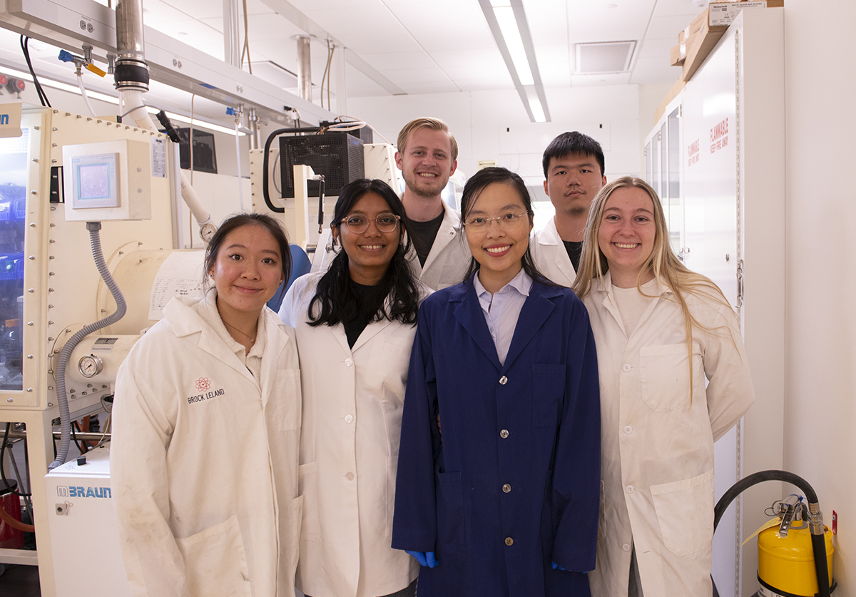 ASU School of Molecular Sciences (@asu_sms) on Twitter photo Congratulations to <a href="/ThaoTNguyen0930/">Thu Thao Nguyen</a> from <a href="/ASUCatalysis/">Trovitch Lab</a> group, graduated with PhD and will launch into her career as a research and development chemist.
read more: news.asu.edu/20221129-award…
<a href="/ASUGradCollege/">ASU Graduate College</a> <a href="/ASUTheCollege/">The College of Liberal Arts and Sciences</a> <a href="/ASU/">Arizona State University</a> <a href="/RyanTrovitch/">Ryan Trovitch</a> Congratulations to <a href="/ThaoTNguyen0930/">Thu Thao Nguyen</a> from <a href="/ASUCatalysis/">Trovitch Lab</a> group, graduated with PhD and will launch into her career as a research and development chemist.
read more: news.asu.edu/20221129-award…
<a href="/ASUGradCollege/">ASU Graduate College</a> <a href="/ASUTheCollege/">The College of Liberal Arts and Sciences</a> <a href="/ASU/">Arizona State University</a> <a href="/RyanTrovitch/">Ryan Trovitch</a>