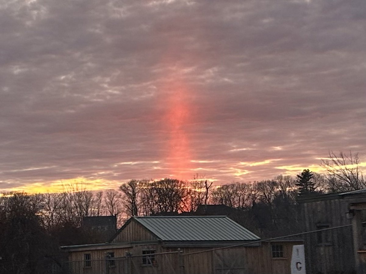 Geoff_Caldarone's tweet photo. ⁦@ShiriSpear⁩ ⁦@ryanweather⁩ ⁦@BigJoeBastardi⁩ #wxpictures ⁦@hurricanetrack⁩ ⁦@JimCantore⁩ ⁦@MattNBCBoston⁩ picture from northshore of Boston https://t.co/h36OLZlSYT