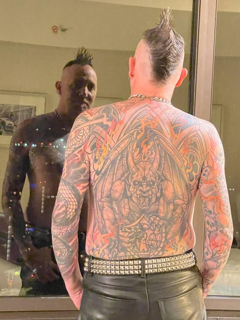 bipunkguy's tweet image. Admiring the view from my hotel room last weekend at CLAW in LA @clawcorp #bipunk #gaypunk #leatherpunk #gayleather