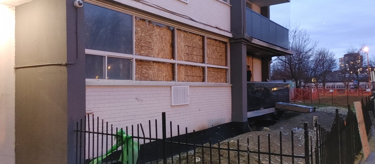 LazyHashtag's tweet photo. 79 Thorncliffe Park Drive apt caught fire...Friday Dec 2nd 2022 https://t.co/ipxhIArJub