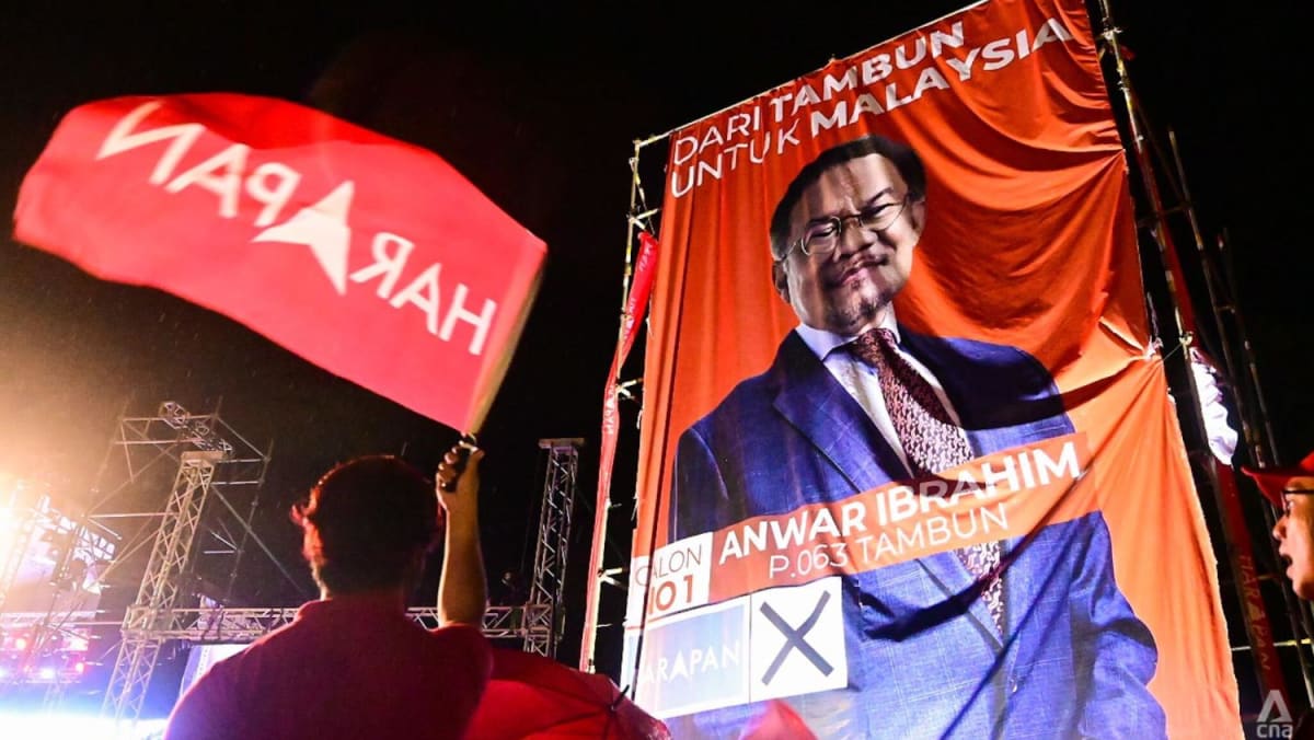 IN FOCUS: As dust settles over Malaysia’s political uncertainty, can Anwar’s new government bring stability? cna.asia/3h2JhgW