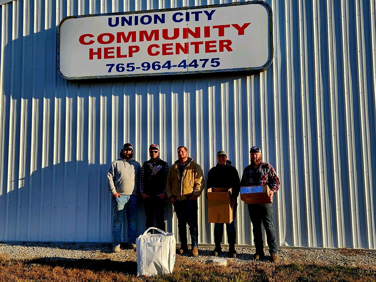 StructuredL's tweet image. Last week, with the help of Oliver&apos;s Butcher Shop and Union City Stor &amp;amp; Lock, we were able to generate around $1000 worth of donations for the Union City Community Help Center. Please try to support the businesses that support our communities! 
#thankful #donate #supportlocal