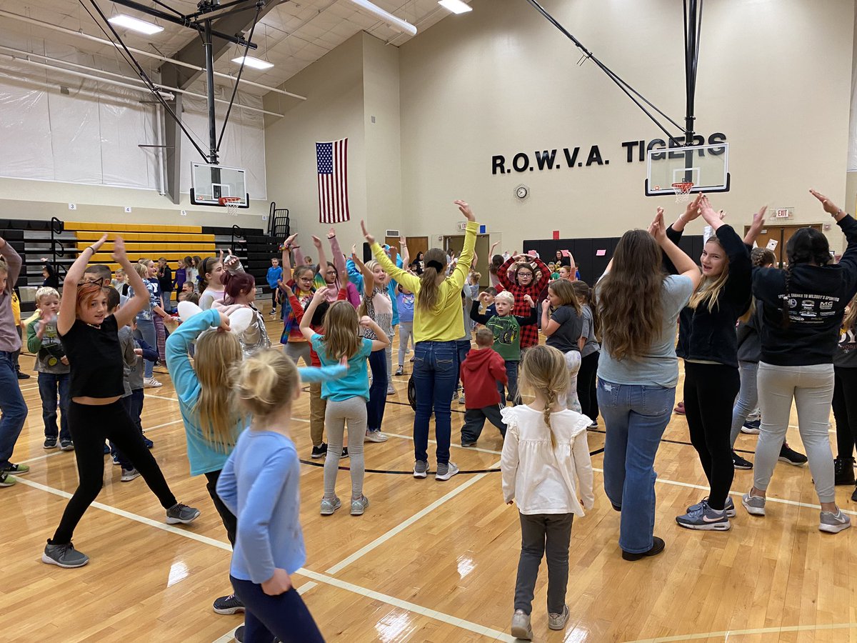 Mbclark_63's tweet photo. Friday mornings are the best at ROWVA Elementary!!! Dance PARTY!!!
#rowvaelem #rowvastrong https://t.co/wLsoZgJ96g