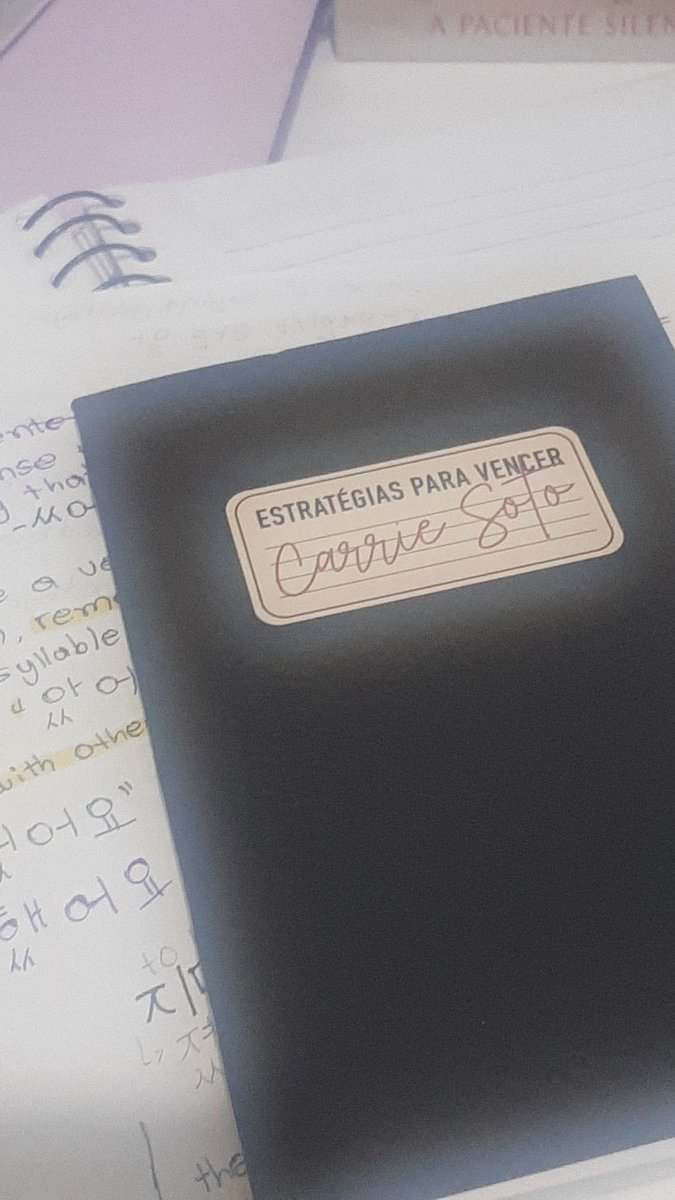 nystudiess's tweet photo. usando o caderninho que veio de brinde em carrie soto pra anotar <3 https://t.co/fmQLKRfpx9