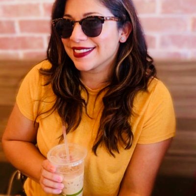 MarilynEDU's tweet photo. Hey, hey, Twitter.

Please help me welcome this fab junior high teacher to Twitter. She'd already an ed tech guru ready to be inspired!!!

Meet Cindy, @SrtaGalindo.

#AdobeEduCreative #Nearpod #GlobalGoals #WeAreCue https://t.co/1vohmtuub6