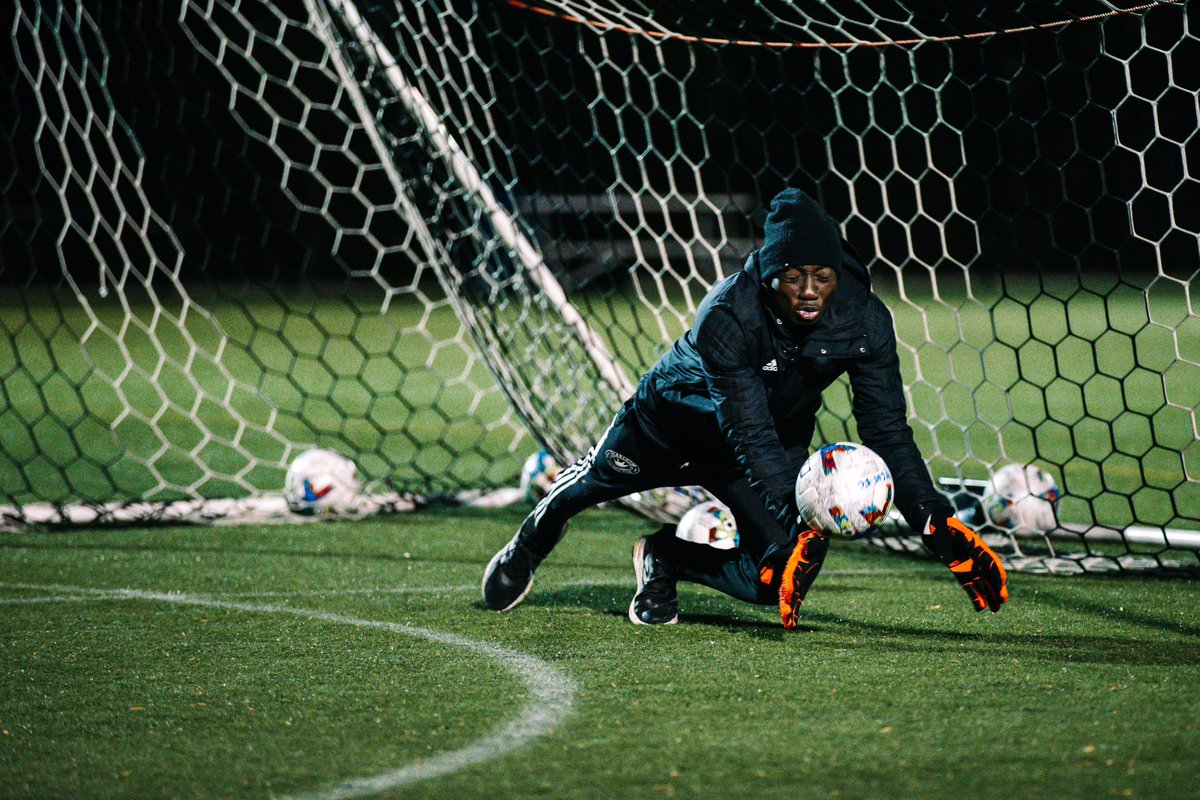 domoduro's tweet photo. Channeling my inner goal keeping skills . #MakingSaves #goldenGlovesForm #gkDom ππΎ https://t.co/GQV8ohZ2uh