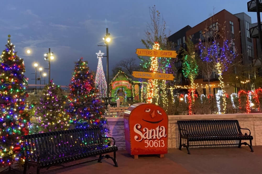 CedarFalls's tweet photo. What's the Hoopla for the Holidays? Find fun events in downtown Cedar Falls throughout the holiday season on the blog! #weknowhowtoweekend https://t.co/GATXXfsdpe https://t.co/Kc8twdZkg2