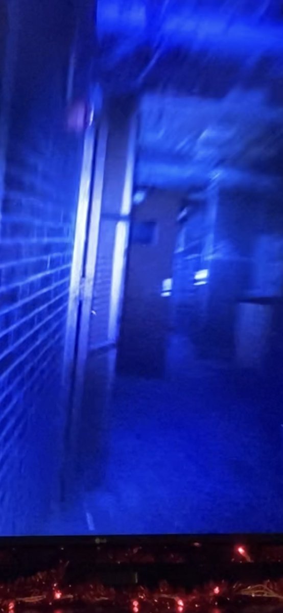 queenkizzy585's tweet photo. Ok you guys didn’t catch this but it was creepy as heck above the corner of the door https://t.co/Gp8xGaRtis