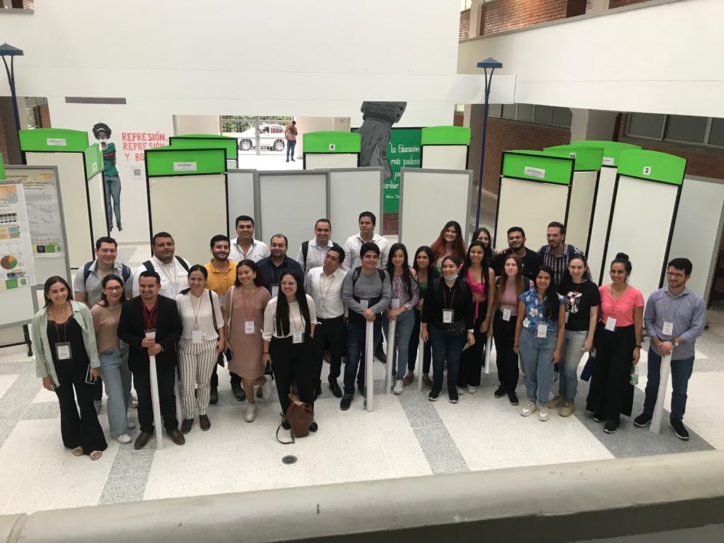 EIMCM_UIS's tweet photo. Esta tarde se realizó con éxito la presentación de pósters de #posgrado @UIS como parte de las actividades de la 'Semana de la Investigación 2022 de la @FisicoquimUIS' en el marco del evento #U22Fest 👩🏾🔬👨🏻🔬🚀💚❤️
#OrgulloUIS ✨💯 https://t.co/cIjJJKKXQk