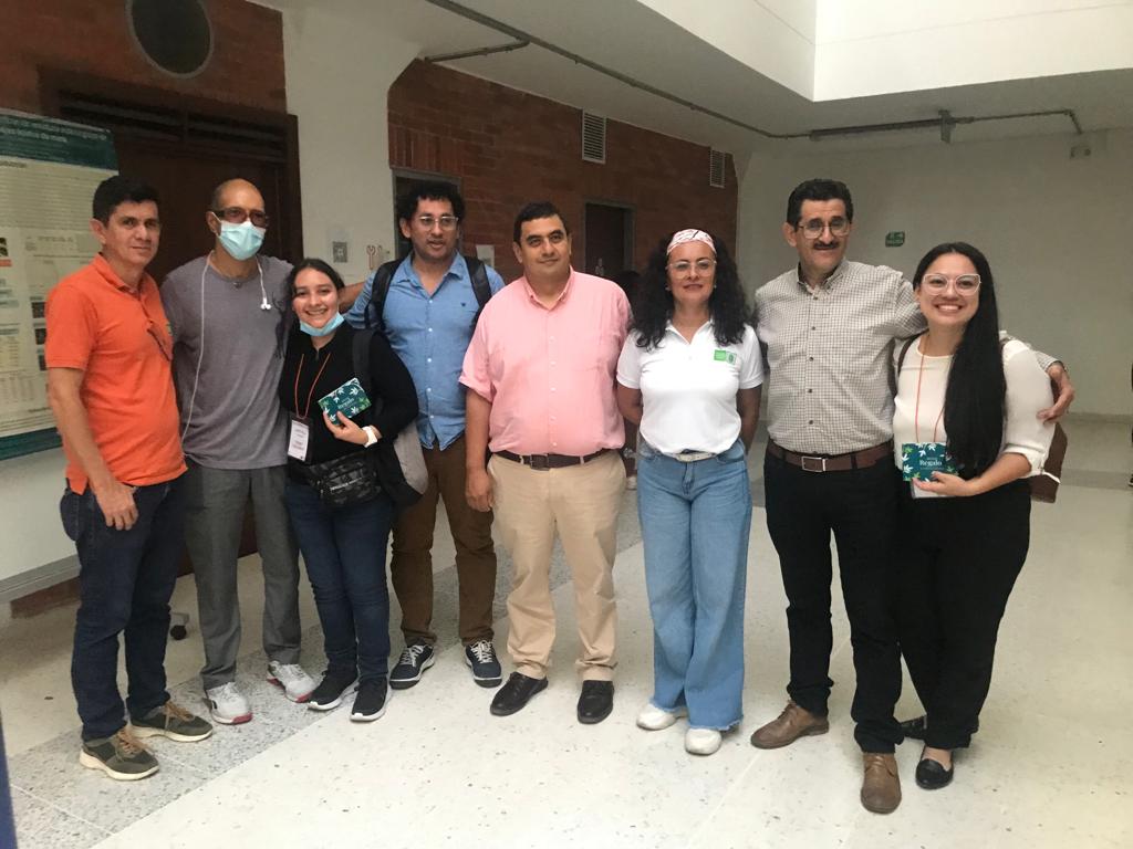 EIMCM_UIS's tweet photo. Esta tarde se realizó con éxito la presentación de pósters de #posgrado @UIS como parte de las actividades de la 'Semana de la Investigación 2022 de la @FisicoquimUIS' en el marco del evento #U22Fest 👩🏾🔬👨🏻🔬🚀💚❤️
#OrgulloUIS ✨💯 https://t.co/cIjJJKKXQk
