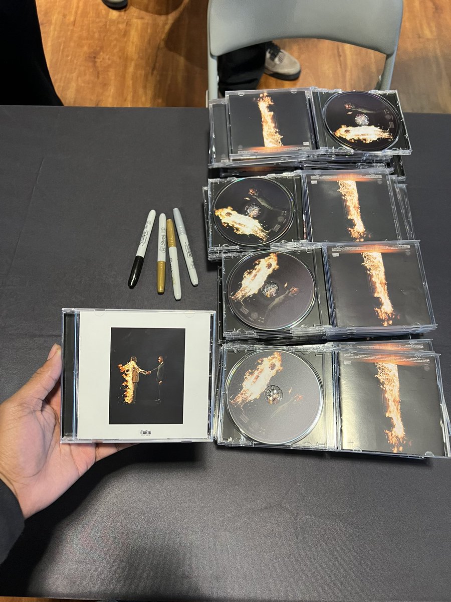 MetroBoomin's tweet image. HARD COPIES OUT NOW!! 💿💿💿🦸🏾‍♂️🤝🏾🦹🏾‍♂️