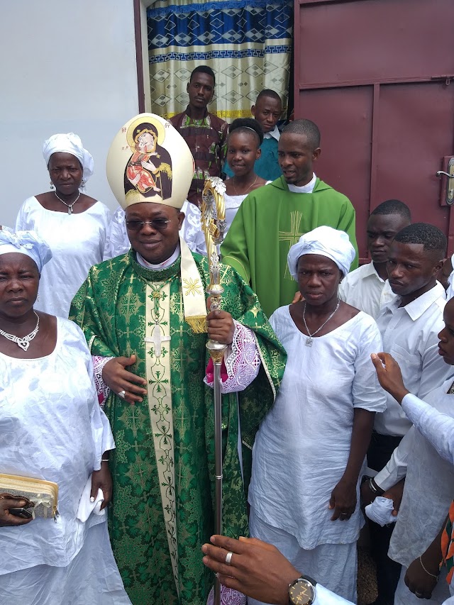 ChurchesOfNote's tweet photo. 🇬🇳 - Paroisse Saint François Xavier; 27M7+Q22, Faranah, Guinea
https://t.co/q3BAGMuihM
#VisitGuinea
#StepByStep 👣
#ChurchesOnTwitter
Want to visit? 🔁
#Christian #Worship #Christ #Travel #Photography #Jesus
🧵 1/ https://t.co/XXvEYxt6fi