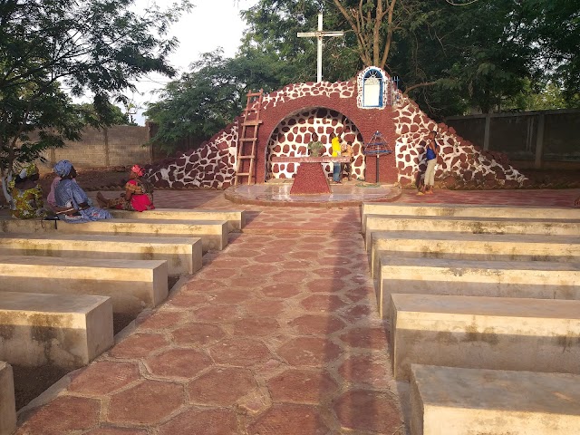 ChurchesOfNote's tweet photo. 🇬🇳 - Paroisse Saint François Xavier; 27M7+Q22, Faranah, Guinea
https://t.co/q3BAGMuihM
#VisitGuinea
#StepByStep 👣
#ChurchesOnTwitter
Want to visit? 🔁
#Christian #Worship #Christ #Travel #Photography #Jesus
🧵 1/ https://t.co/XXvEYxt6fi