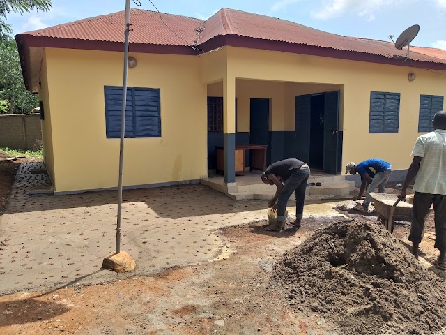 ChurchesOfNote's tweet photo. 🇬🇳 - Paroisse Saint François Xavier; 27M7+Q22, Faranah, Guinea
https://t.co/q3BAGMuihM
#VisitGuinea
#StepByStep 👣
#ChurchesOnTwitter
Want to visit? 🔁
#Christian #Worship #Christ #Travel #Photography #Jesus
🧵 1/ https://t.co/XXvEYxt6fi
