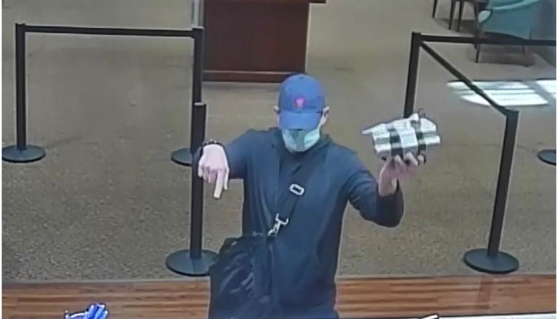 MountPleasantPD's tweet photo. Mount Pleasant, S.C. – On December 2, 2022, at approximately 2:45 p.m., a white male walked into the Truist Bank located at 2692 North Highway 17 and demanded money while threatening to have a bomb. The suspect left the bank with an undisclosed amount of money. The white male is https://t.co/aA0HBAMUws