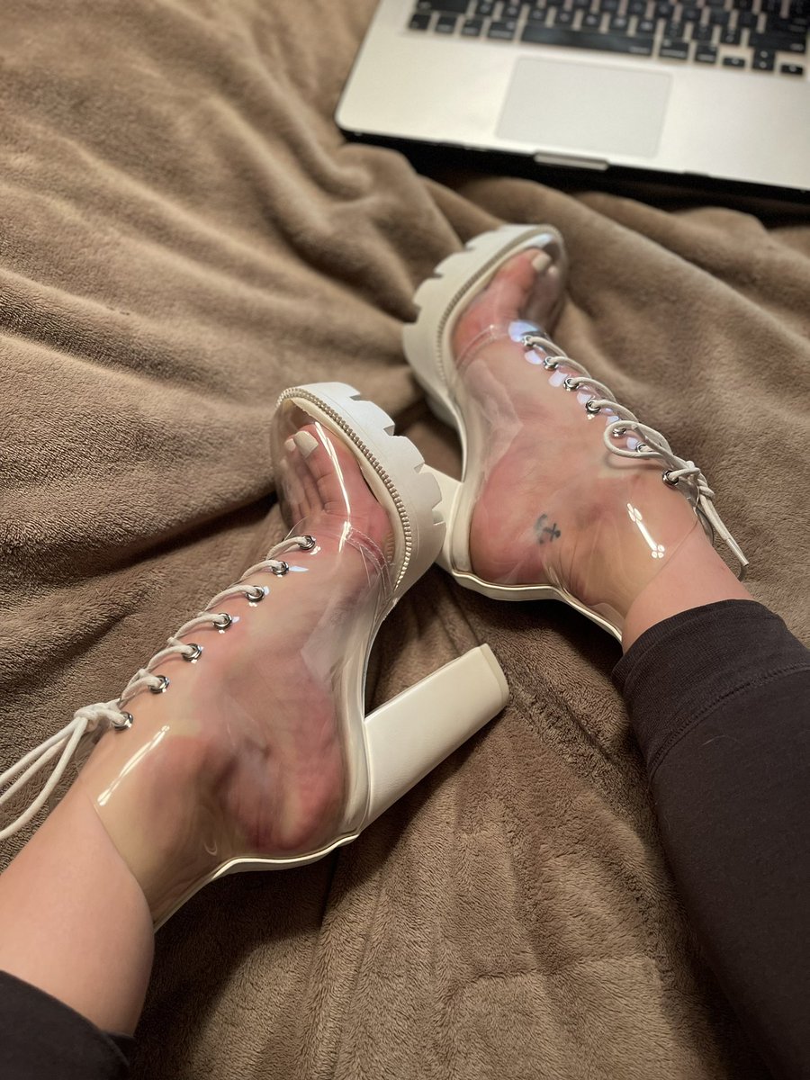 GoddessRubyyyyy's tweet photo. only 2 days left until my Birthday!
I’ll be live on LF throughout the day on Sunday (no scheduled times, so stay tuned)

I’ll also be streaming Saturday night at midnight EST so come spoil your Goddess with birthday tips as soon as the clock turns✨

•findom footworship femdom• https://t.co/sl8XfZOT0p