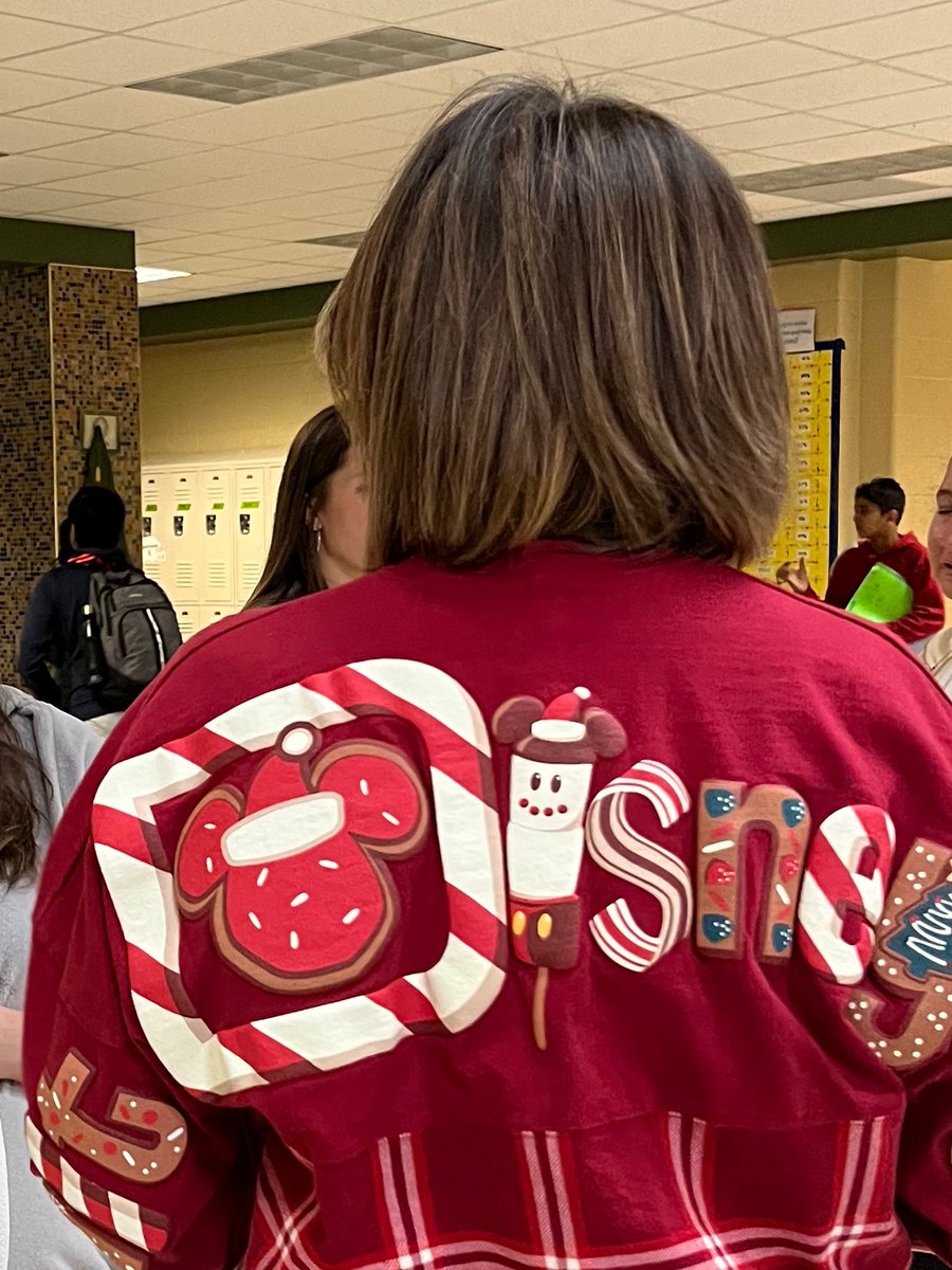 tamekaosabutey's tweet photo. Today was winter character day and our faculty, staff, and students showed out!! βοΈππ€Άπ§βπ
#PineyProud #fcsconnected https://t.co/Us62R8OnS6