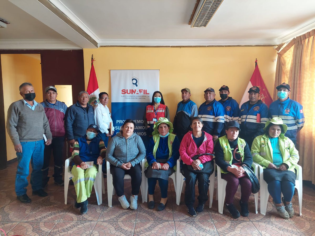 SunafilPeru's tweet photo. 📍 En #Áncash, ejecutamos una diligencia de orientación en la Municipalidad Provincial de #Recuay dirigido a trabajadores obreros de la institución edil. En la capacitación, se habló sobre el tema de prevención y erradicación del #TrabajoInfantil 🤚 y #TrabajoForzoso. 🚫 https://t.co/Y2jPoOlaWA