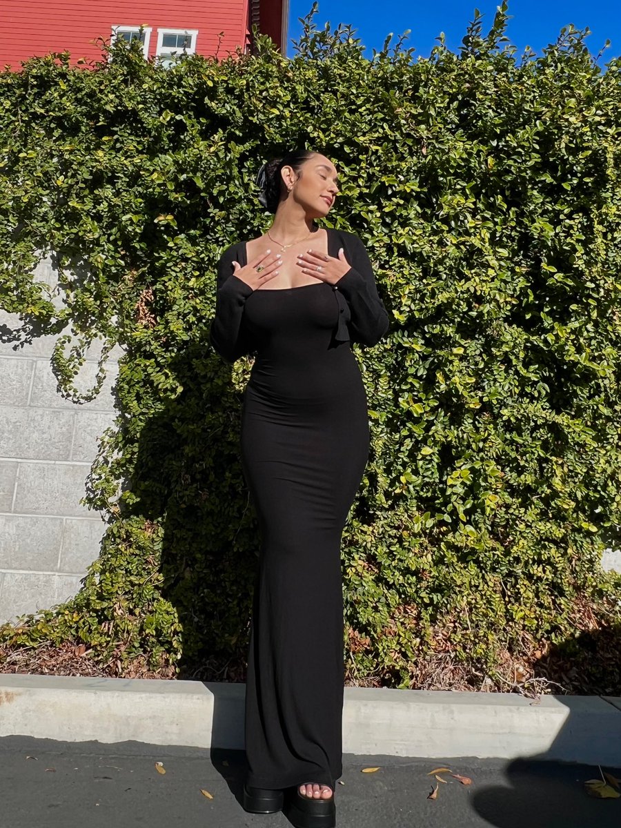 pretty in black 🕷