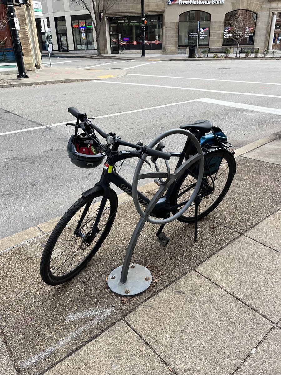 PittsburghBikes's tweet photo. Caught this sleek @iamspecialized in East Liberty today https://t.co/xGprEAiDAK