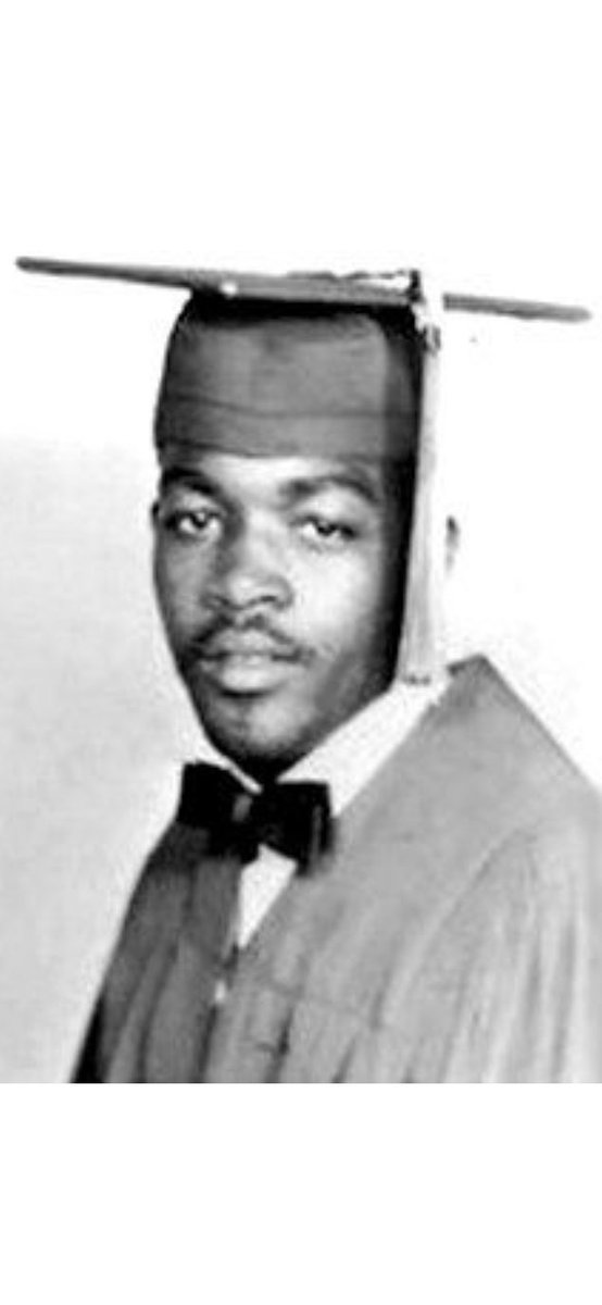 44MagnumBlue1's tweet photo. U.S. Army Private First Class Alfred Pickard selflessly sacrificed his life for his Army brothers on December 2, 1969 in Phuoc Long Province, South Vietnam. For his extraordinary heroism &amp; bravery that day, Alfred was awarded the Distinguished Service Cross. He was 21 years old🇺🇸 https://t.co/APHbXw0Eui