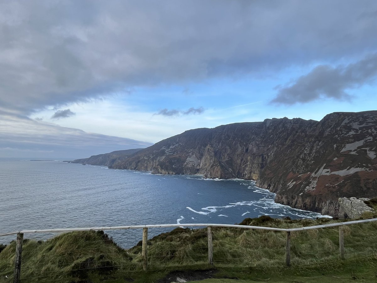 Donegal 〰 simply wonderful 〰 simply Ireland. #sunset #slieveleague #malinbeg #donegal