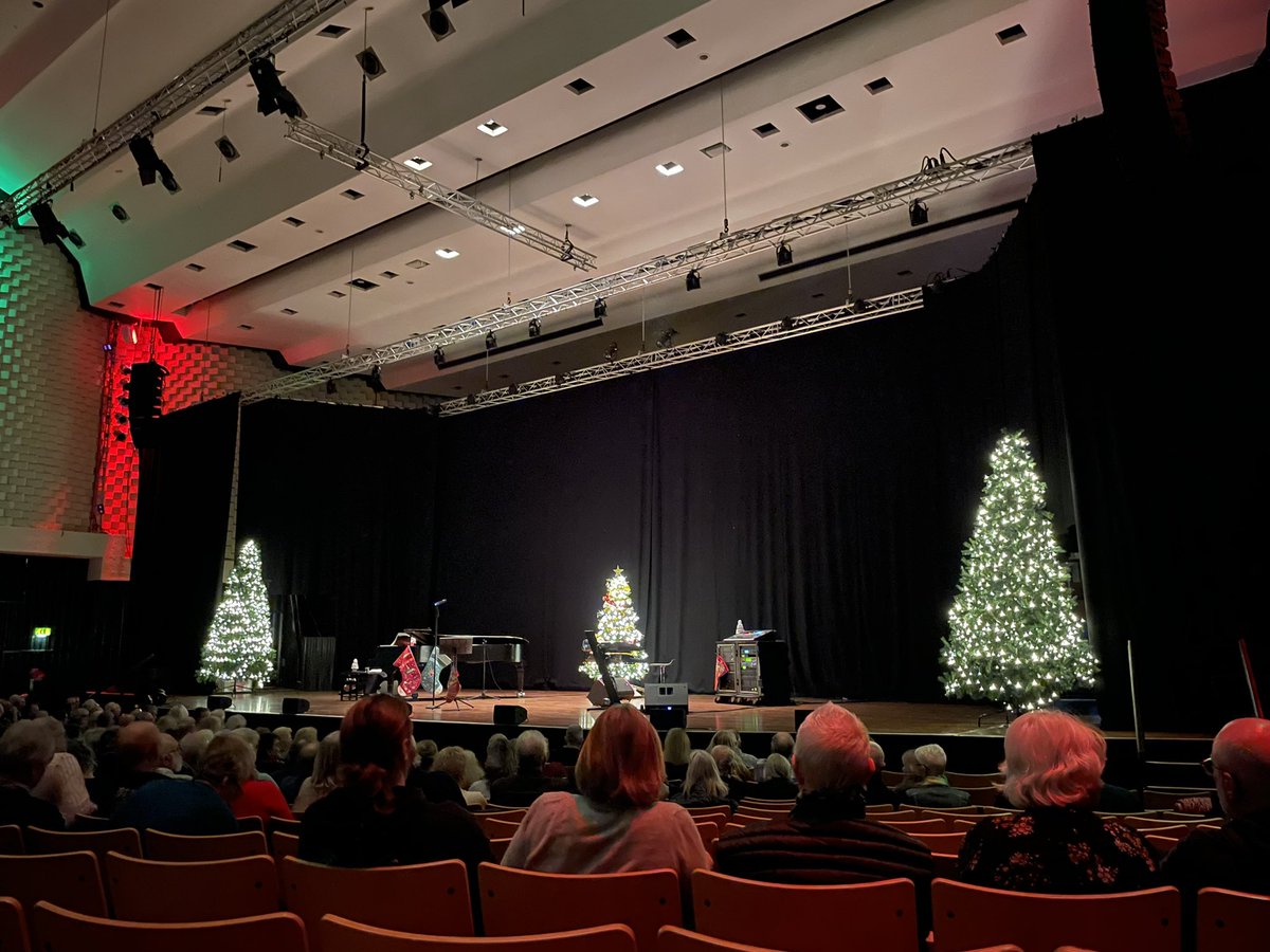 One of the best bits about the run up to Christmas is spending some time with my favourite old men…<a href="/GrumpyOldRick/">Rick Wakeman CBE</a> ✅, only <a href="/dorsetbikeEXcop/">Chris Smith</a> and 🎅🏼 to go now!!