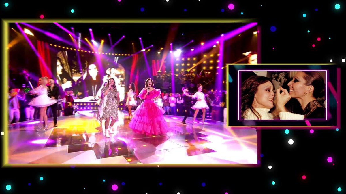 telecincoes's tweet photo. ✨ Precioso homenaje en el #MediafestNightFever ✨ 

Las hijas de las dos Rocío más grandes de España cantando juntas ❤ 

🎟 #Mediafest4
📺 https://t.co/fR6iCIDK6m https://t.co/OHTEDG7w4x