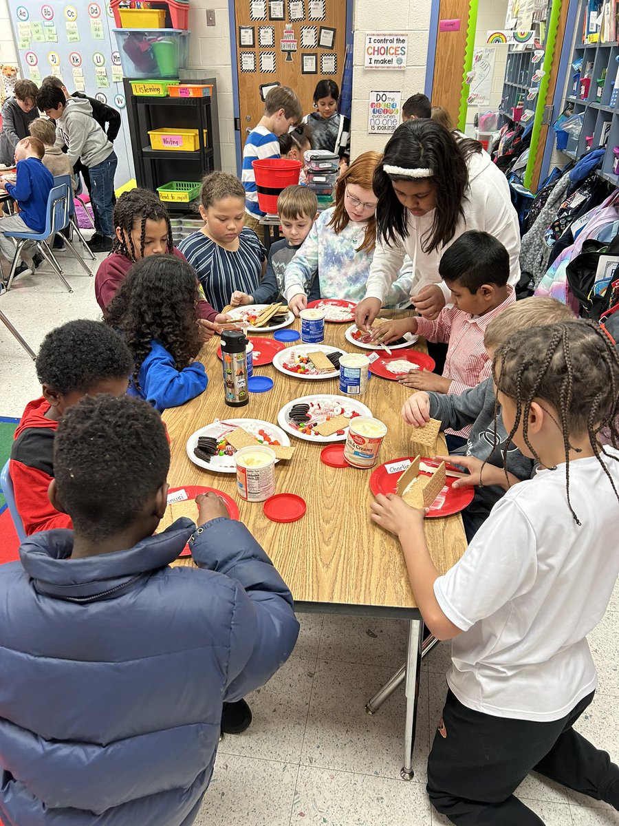Making gingerbread trains with our book buddies was the best!!#AshlandSoar