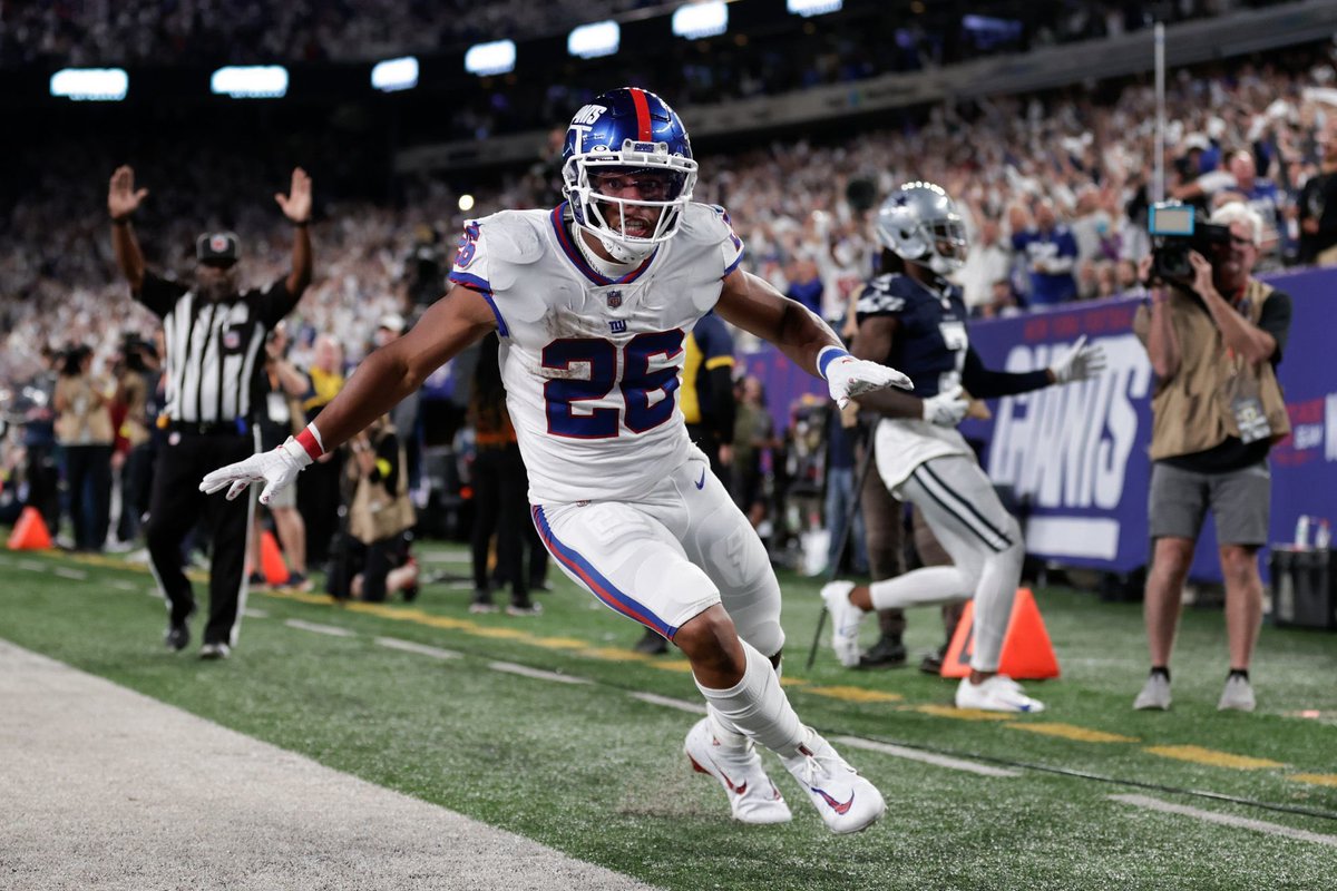 NYG_Nation10's tweet image. RETWEET to cast a vote for 2️⃣6️⃣

• 1,215 yards from scrimmage (5th)
• 992 rushing yards (4th) 
• 7 TDs

#ProBowlVote | @saquon