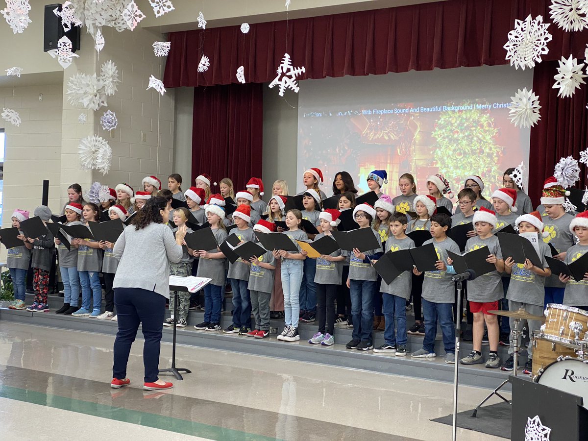 CiboloCreekLib's tweet photo. The CCES Choir was perfectly festive at the Cookies and Cocoa performance. What a fabulous job they did @GosdinSteph! 🎄🍪🎁🎤🎶#everycubcounts @CiboloCreekES https://t.co/yssAmhcGK5