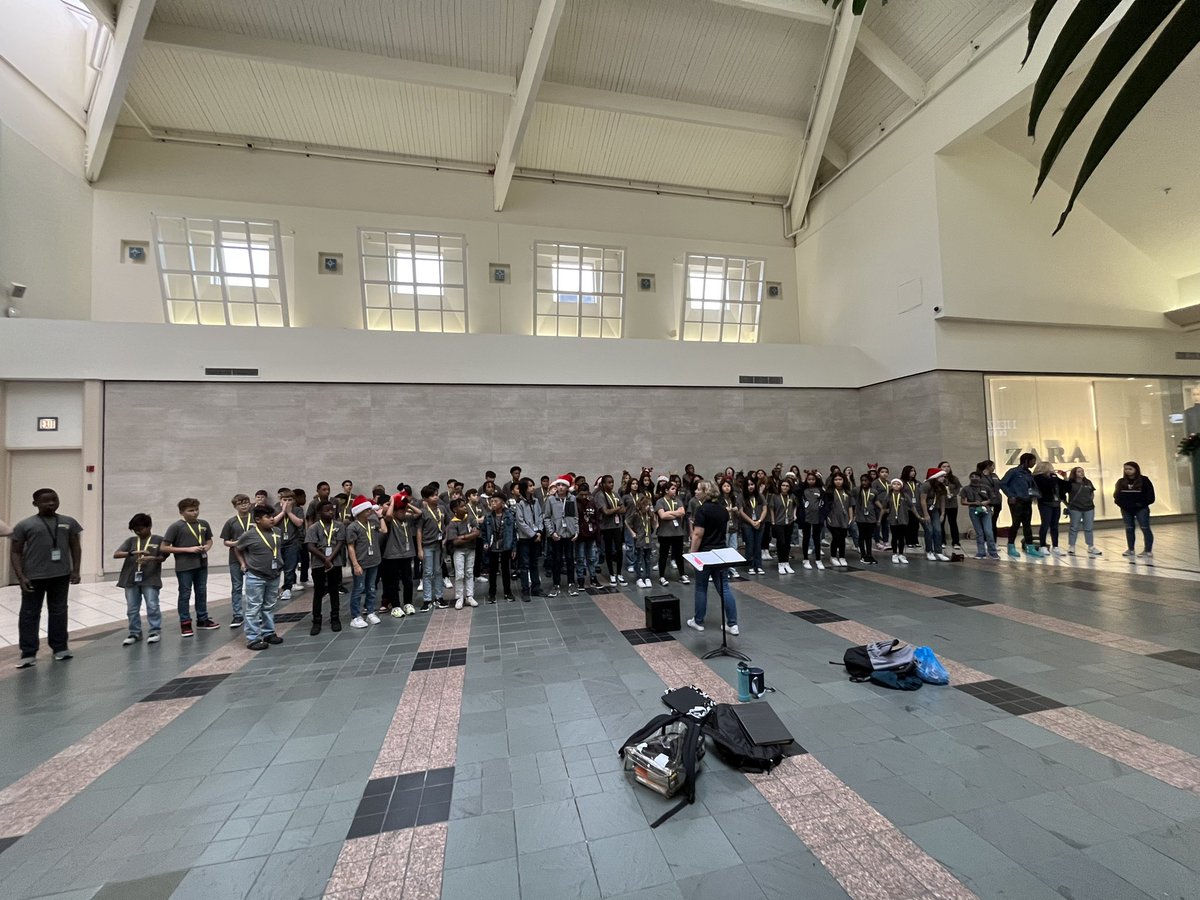 HamiltonMSChoir's tweet photo. Our 6th grade choirs had so much fun spreading some holiday joy all around town today!!🎄🎁✨🎶 #HamFamChoir @ohamiltonms_cfisd @CFISD_FineArts @SuptMarkHenry https://t.co/8aSomgq36L