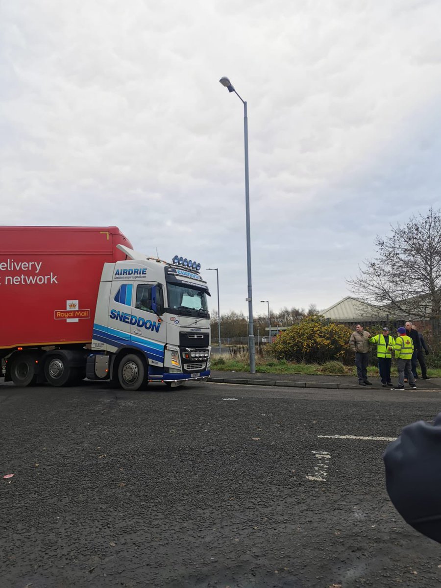 We hoped that the trucking community would support <a href="/CWUnews/">CWU</a> Scotland 🏴󠁧󠁢󠁳󠁣󠁴󠁿 Regional drivers when on strike this week. 

Unfortunately Sneddons of Airdrie continue to drive through our picket lines at <a href="/RoyalMail/">Royal Mail</a> sites.