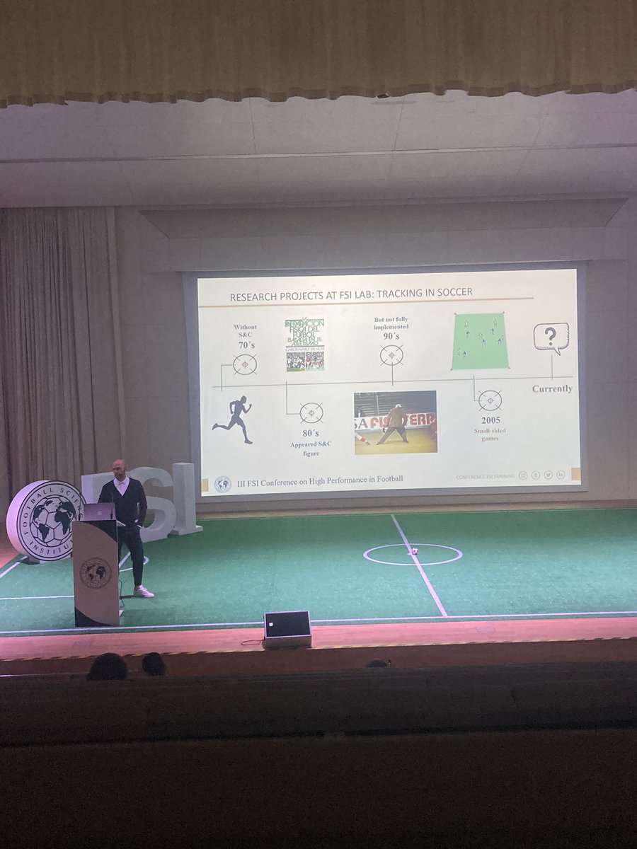 chati_pf's tweet photo. Aprender, desaprender y reaprender. Formación continua de la mano de @fsifootball 🔃⚽️ https://t.co/E2HPSYSpKq