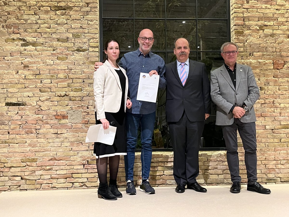 Dani Freixes ⁦<a href="/Asepeyo/">Asepeyo</a>⁩ a la mejor comunicación oral de fisioterapia en ⁦<a href="/SETLA11/">SETLA</a>⁩