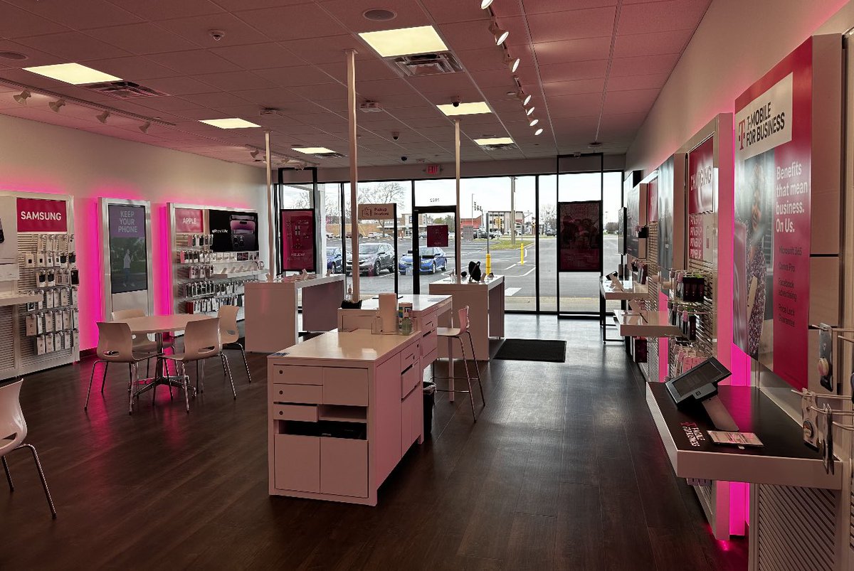 Store #2 opened up for us today. The RSM, Eddie Pineda put our values in action and made it happen. Could not have for it without you l, William. Love this team. <a href="/William09539431/">William Johnson</a> <a href="/pedrobyers1/">Pedro Byers</a> <a href="/JohnStevens_/">John Stevens</a> <a href="/Cunningham_STL/">Chris Cunningham</a> Oh yeah…..kicked off the day with a home internet also!