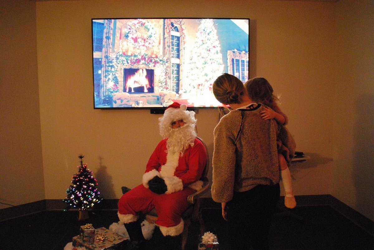 olemisscsd's tweet photo. Yesterday was a day full of holiday festivities! With NSSHLA hosting Sensory Santa for the HILL and PLG children, and the Hand Band giving a wonderful holiday performance 

@OleMissSAS #slp #sensorysanta #tistheseason #holidays https://t.co/LieX0b5EHE