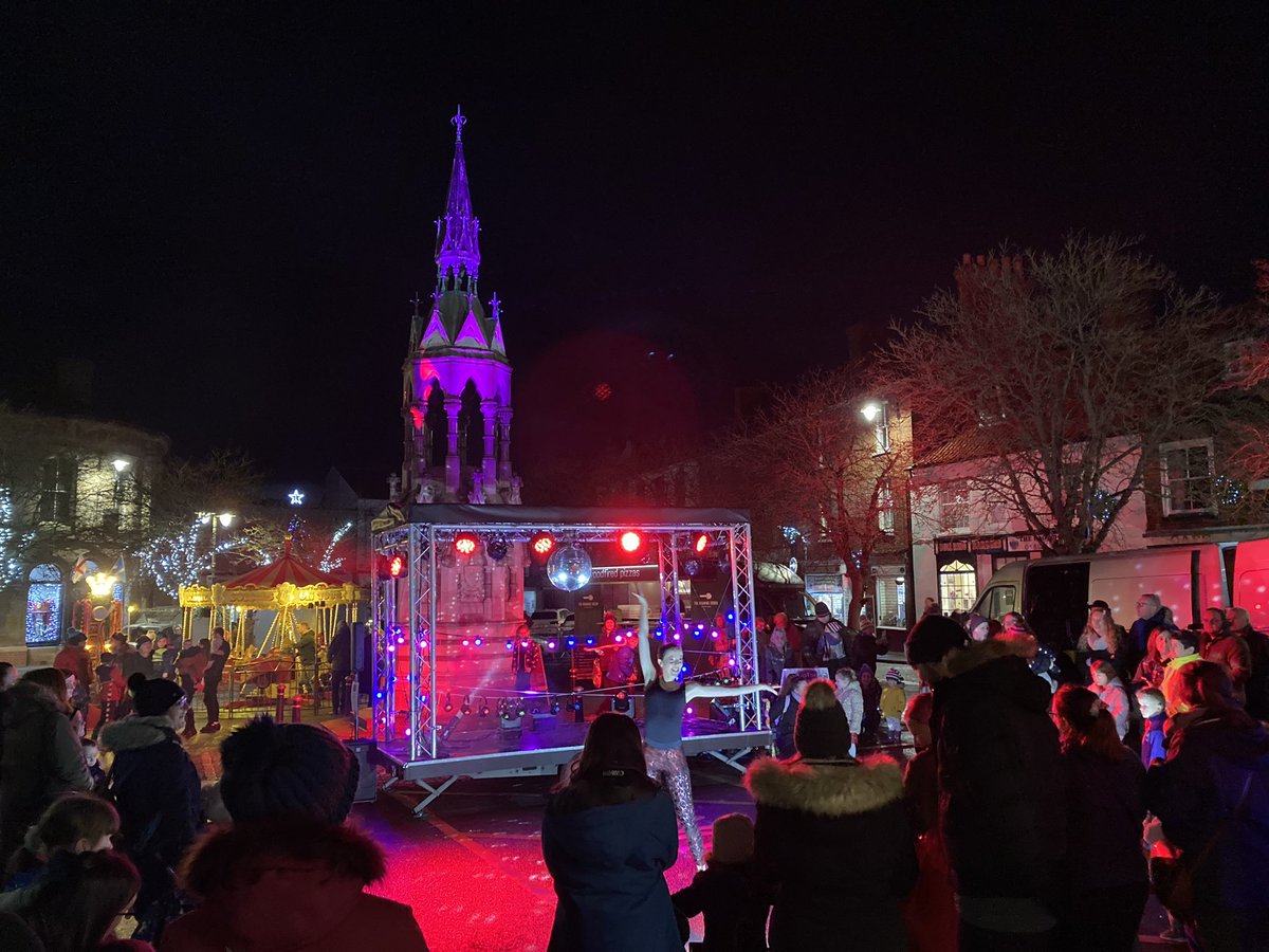 DifferentL's tweet image. So chuffed with our first night of #FestiveFabuloso in #Horncastle tonight. Great turn out and a brilliant atmosphere! Huge thanks to @EastLindseyDC &amp;amp; @ace_national and all our artists &amp;amp; local performers 👏🏼👏🏼👏🏼