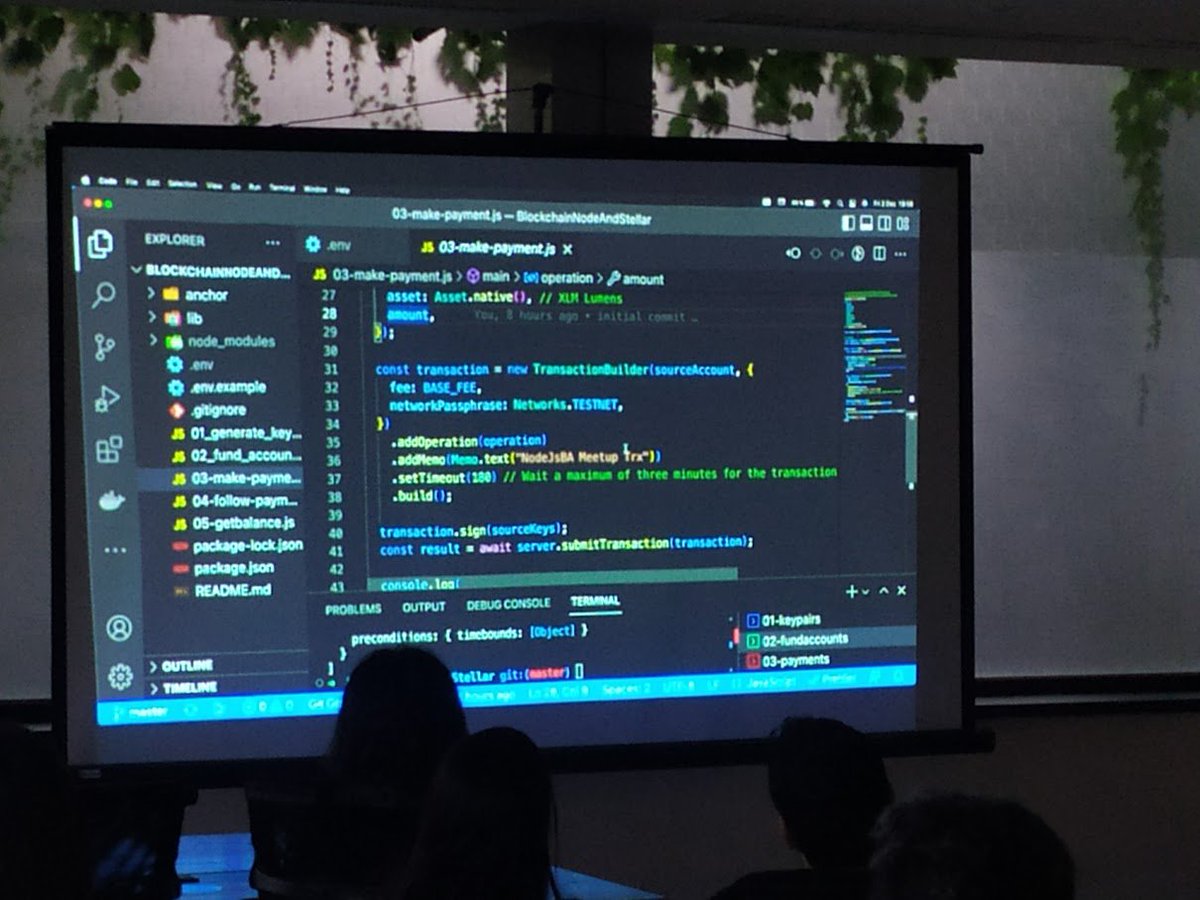 banodejs's tweet image. Wladimir hace una demostración de como se realiza un pago y podemos hacer un traking del mismo