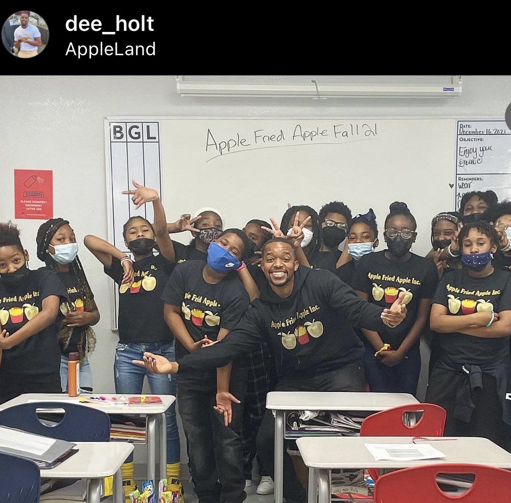 D_1andOnly_'s tweet image. For the ones who don&apos;t follow me, I&apos;m a teacher but also an Alpha. Last year my students mispronounced my fraternity &amp;amp; said &quot;Apple Fried Apple&quot;. So I created their own kids fraternity &amp;amp; it&apos;s been fun &amp;amp; crazy every since. Lol these kids will be my third Line🍎🍟🍎 #ProbateSZN 👀😂