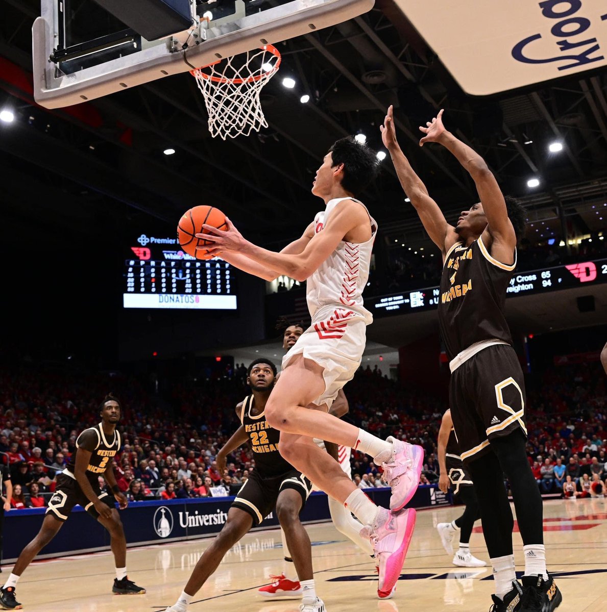 Монгол МАЙК холбогчийн байрлалд анх удаа бүтэн тоглож 8 ассистаар багаа хожилд хөтөллөө#PointGuard #MongolianMike 

Enkhiin-Od - 34 минут, 4 оноо, 8 ассист, 3 самбар, 1 таслалт, FG 2-9, 3PT 0-5, 5 to