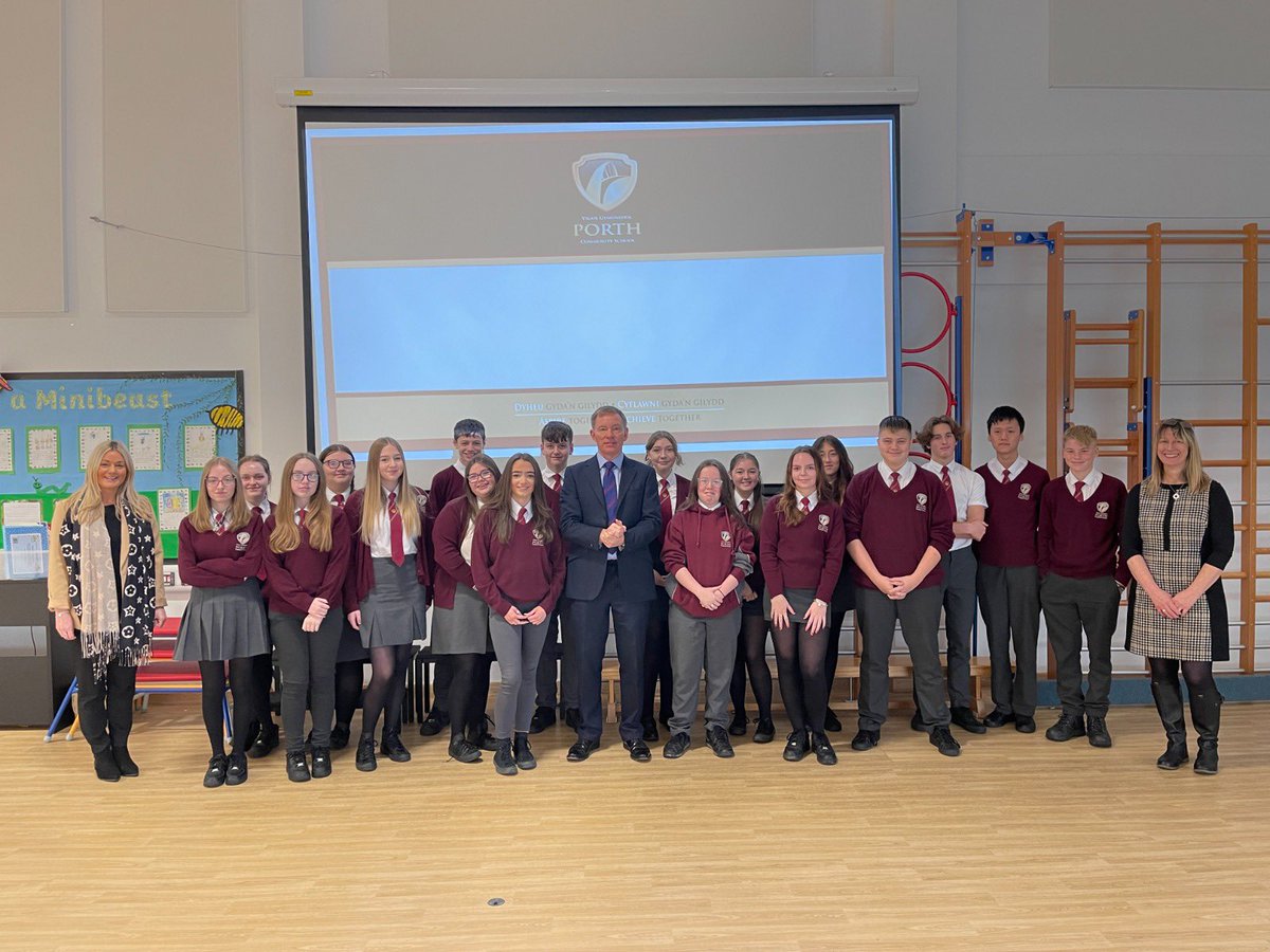 RhonddaBryant's tweet photo. I enjoyed being grilled by pupils at @PorthCountyPE today. https://t.co/SGjho63yXe