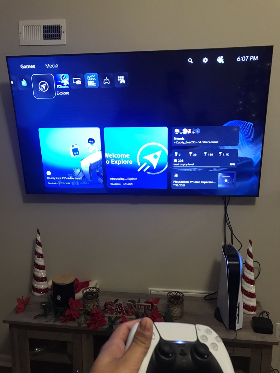 Ant_Lock's tweet image. Alisya got me a ps5 ❤️ she not gonna see me for a while